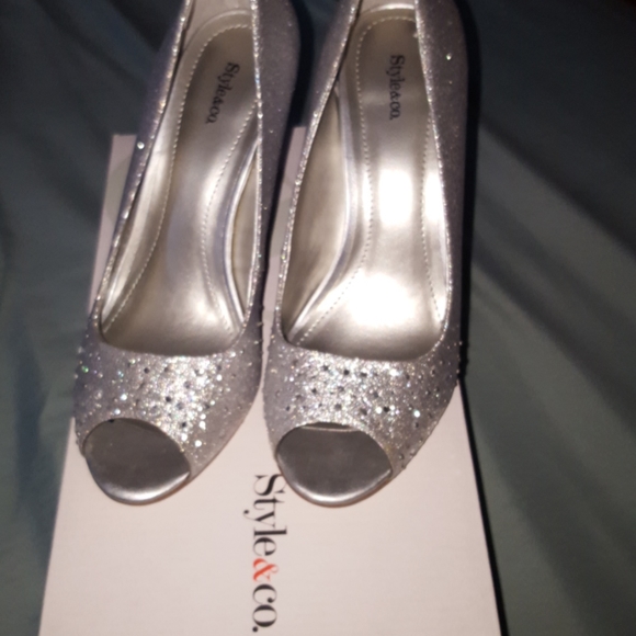 Silver heels - Picture 6 of 7